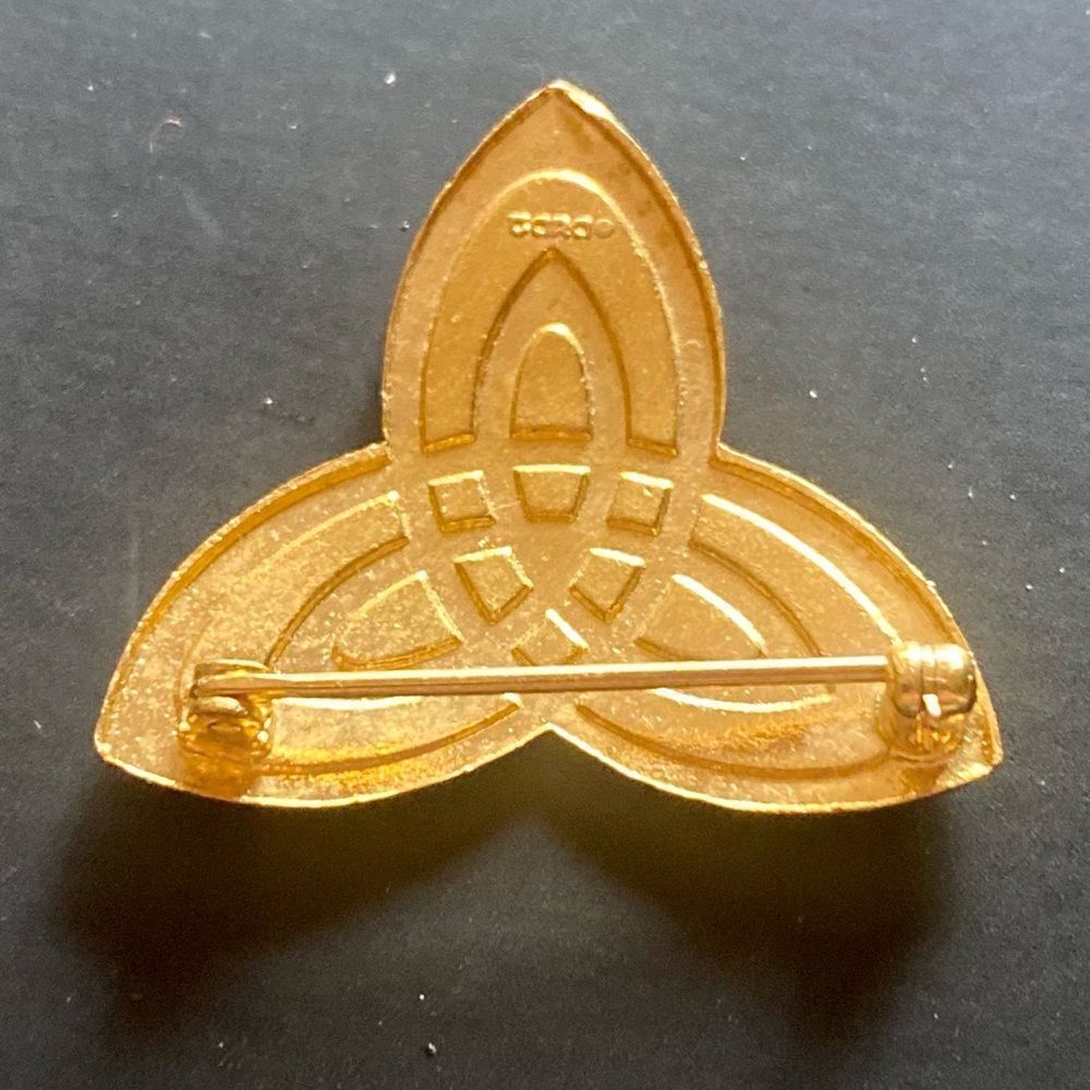 TARA Irish Celtic Trinity Knot Pin - Picture 2 of 2